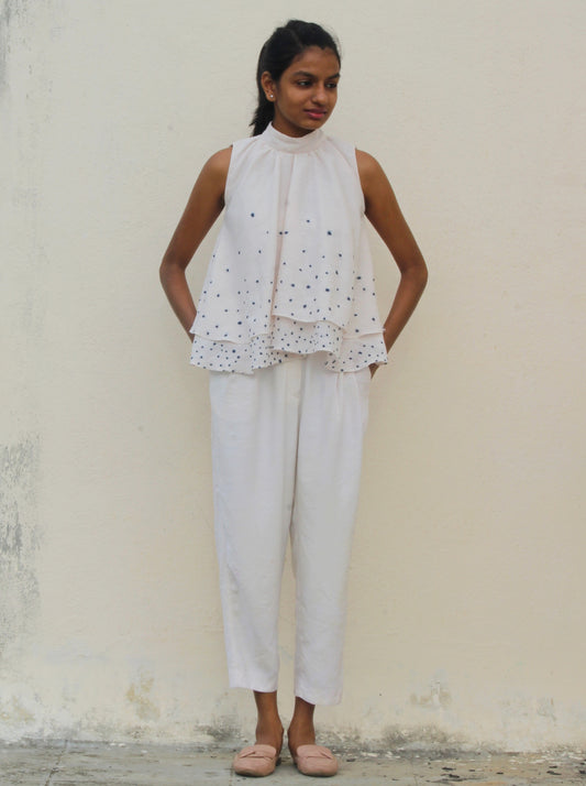 UNDYED DOUBLE LAYER COTTON TOP WITH SCATTERED EMBROIDERY