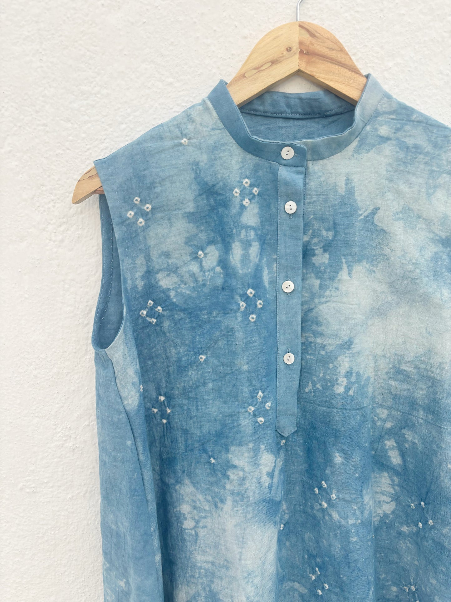 SUNGUDI TEXTURED SHIRT TOP