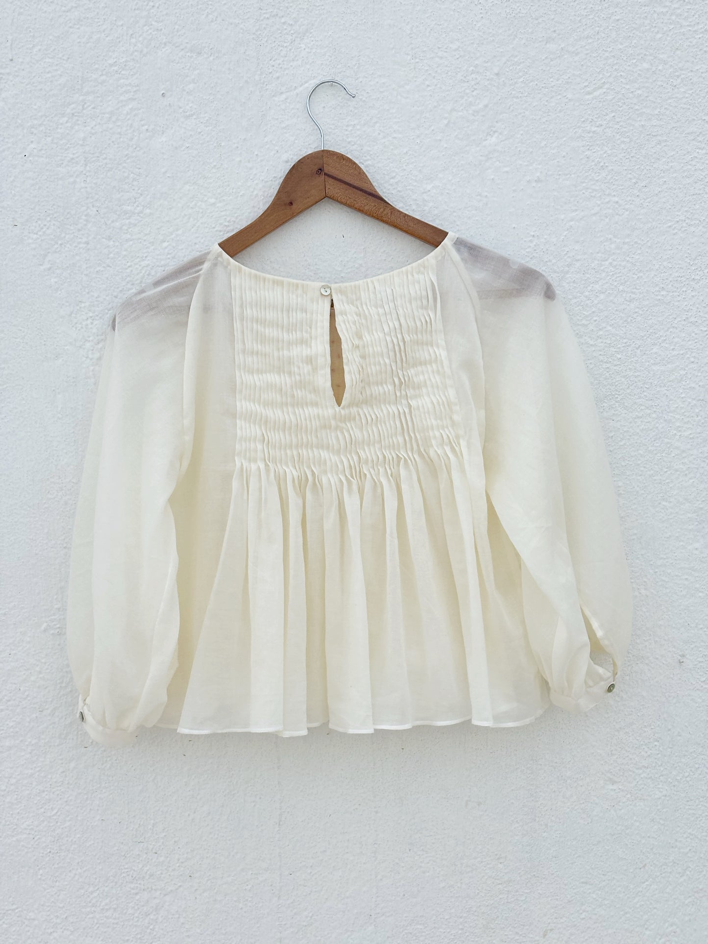 WHITE SMOCKING TOP