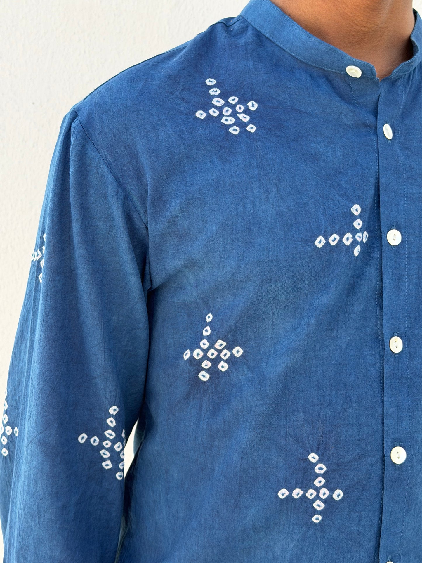 SUNGUDI AND EMBROIDERED INDIGO SHIRT