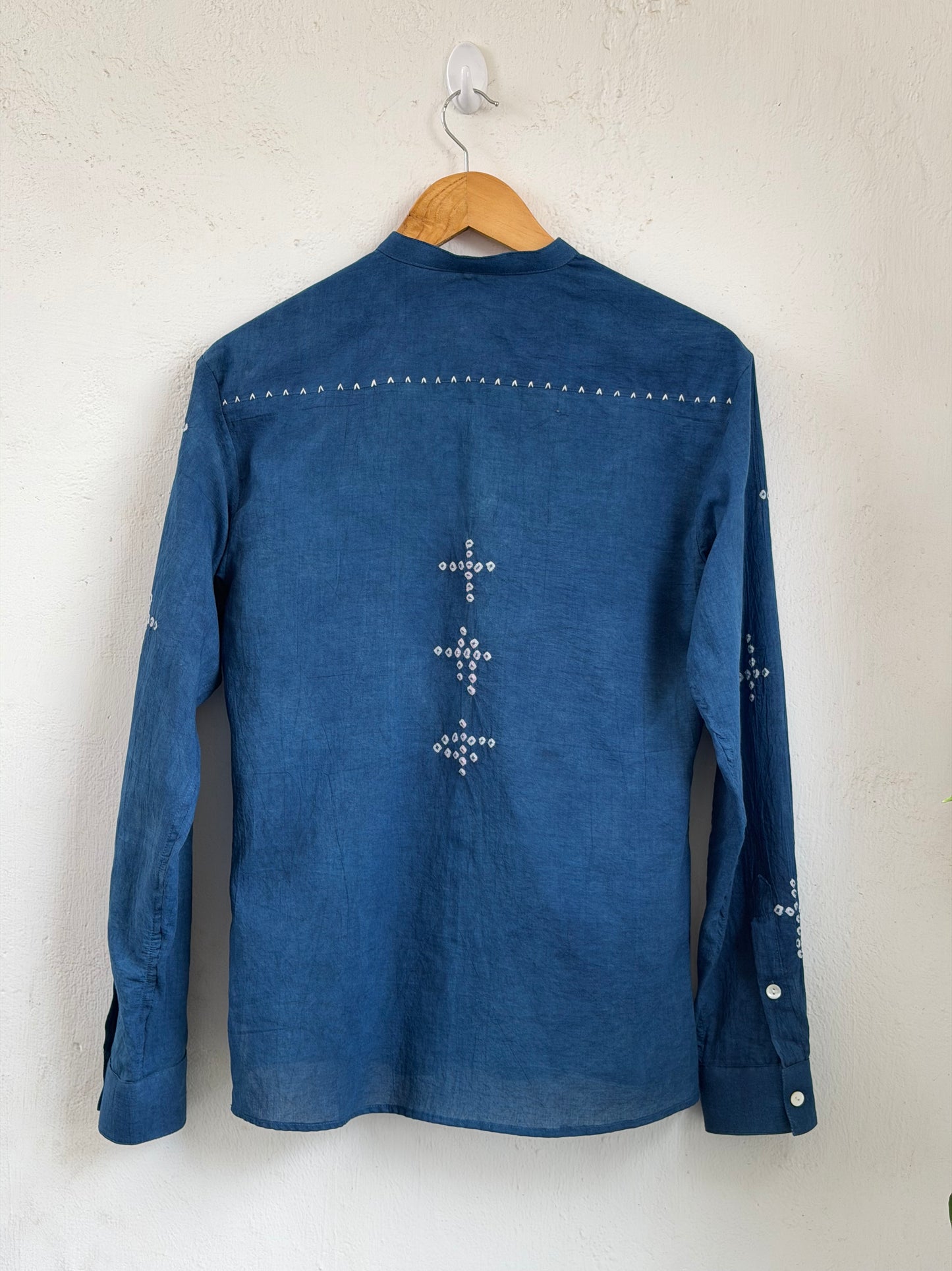 SUNGUDI AND EMBROIDERED INDIGO SHIRT